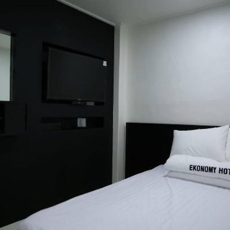 Ekonomy Hotel Gumi Dış mekan fotoğraf
