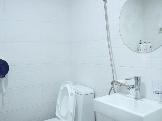Ekonomy Hotel Gumi Dış mekan fotoğraf