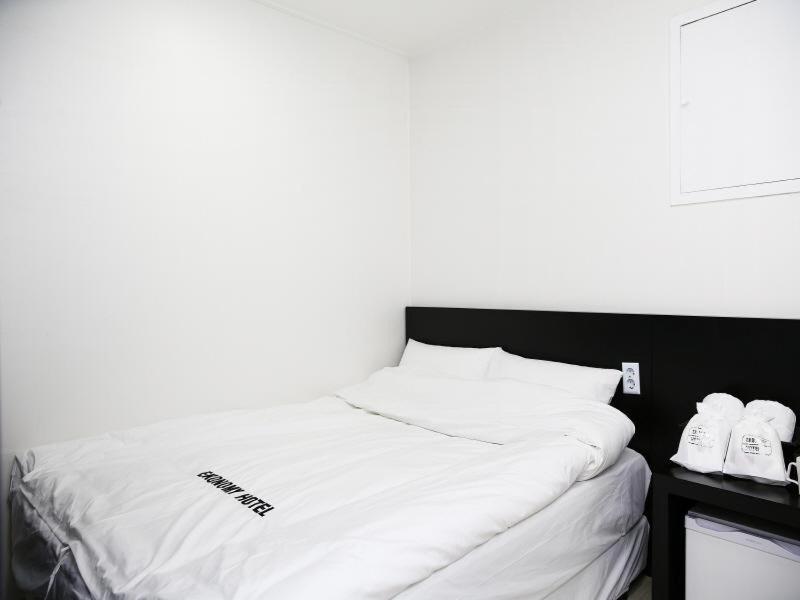 Ekonomy Hotel Gumi Dış mekan fotoğraf
