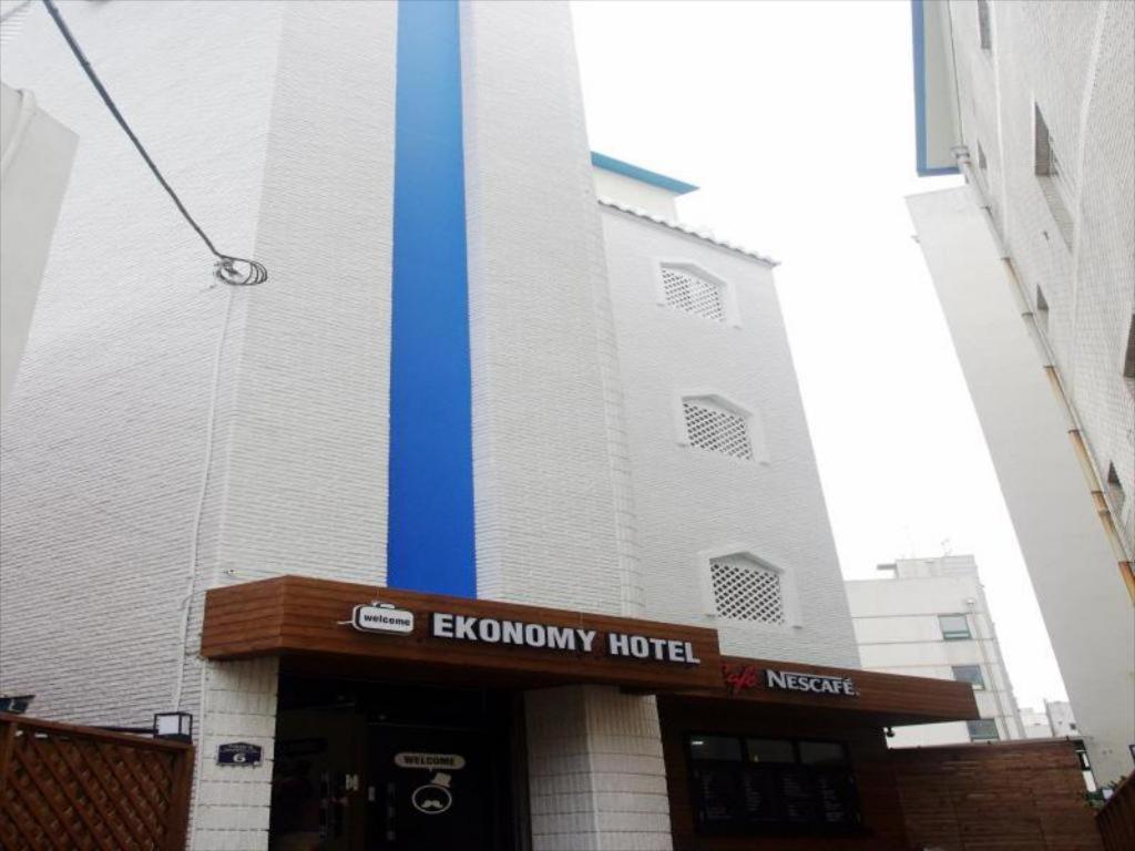 Ekonomy Hotel Gumi Dış mekan fotoğraf