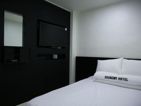 Ekonomy Hotel Gumi Dış mekan fotoğraf
