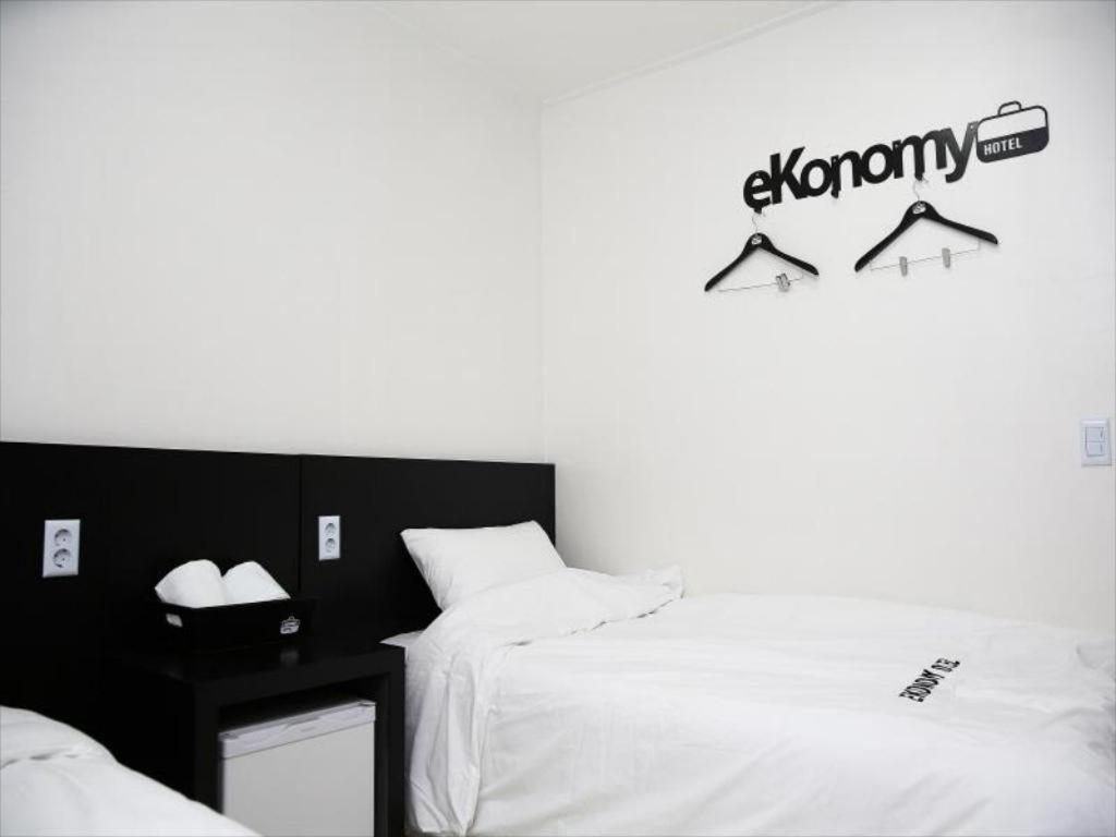 Ekonomy Hotel Gumi Dış mekan fotoğraf