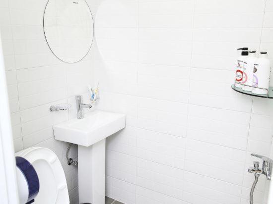 Ekonomy Hotel Gumi Dış mekan fotoğraf
